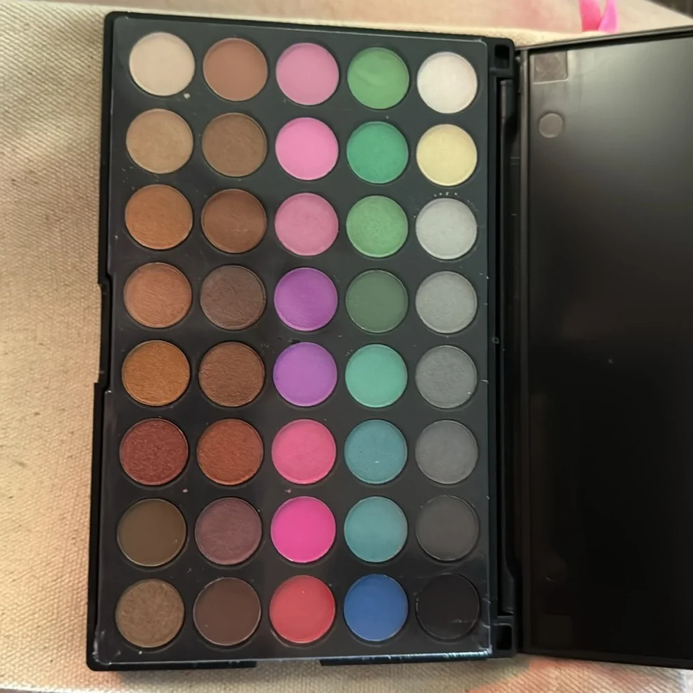 Popfeel Cosmetics Bundle‎ All New Sealed 12 Items with Blender Sponge and Bag.